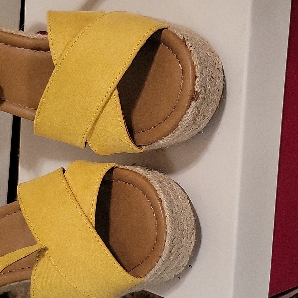 SO Yellow Sandals - Picture 2 of 5
